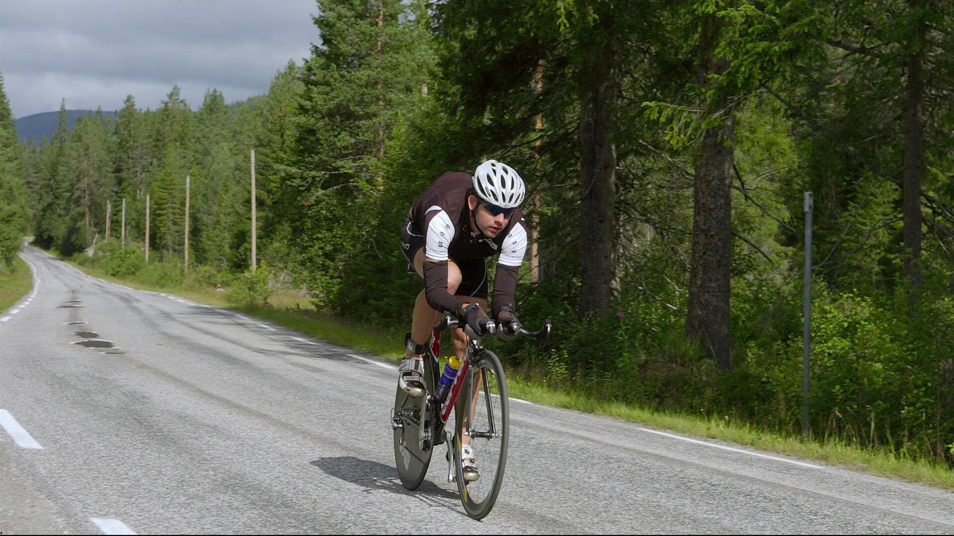 差点尬住！吴艳妮与网红合影遭突袭提问，平时看NBA吗？