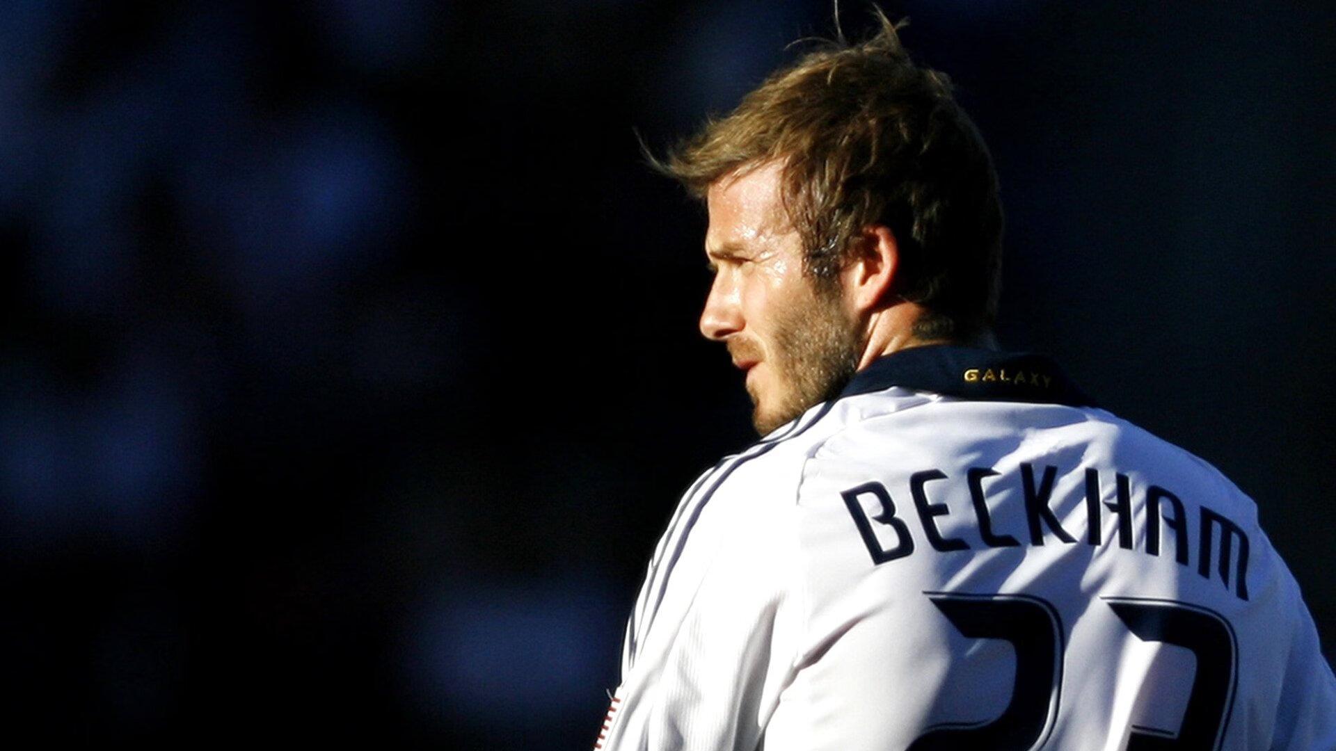 巴黎夜读，梅西坚守高薪背后的职业抉择与未来迷思