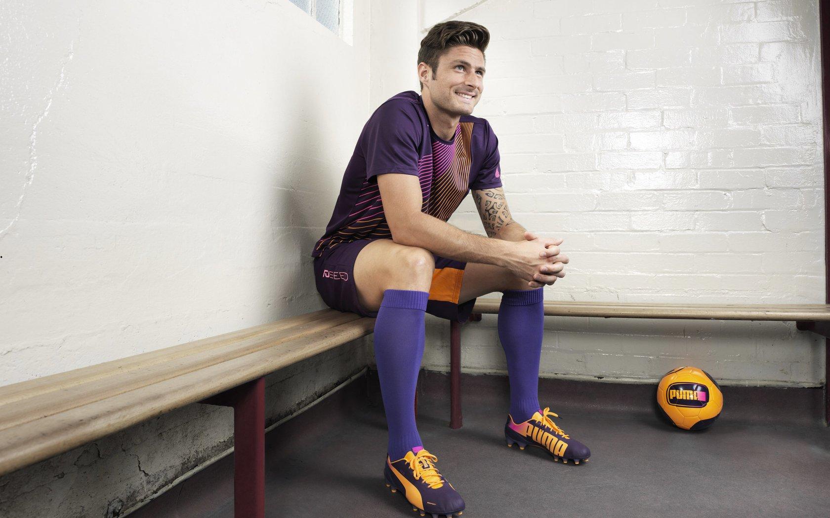 范甘迪力挺霍华德，他仍是顶级内线，只是篮球时代已变迁