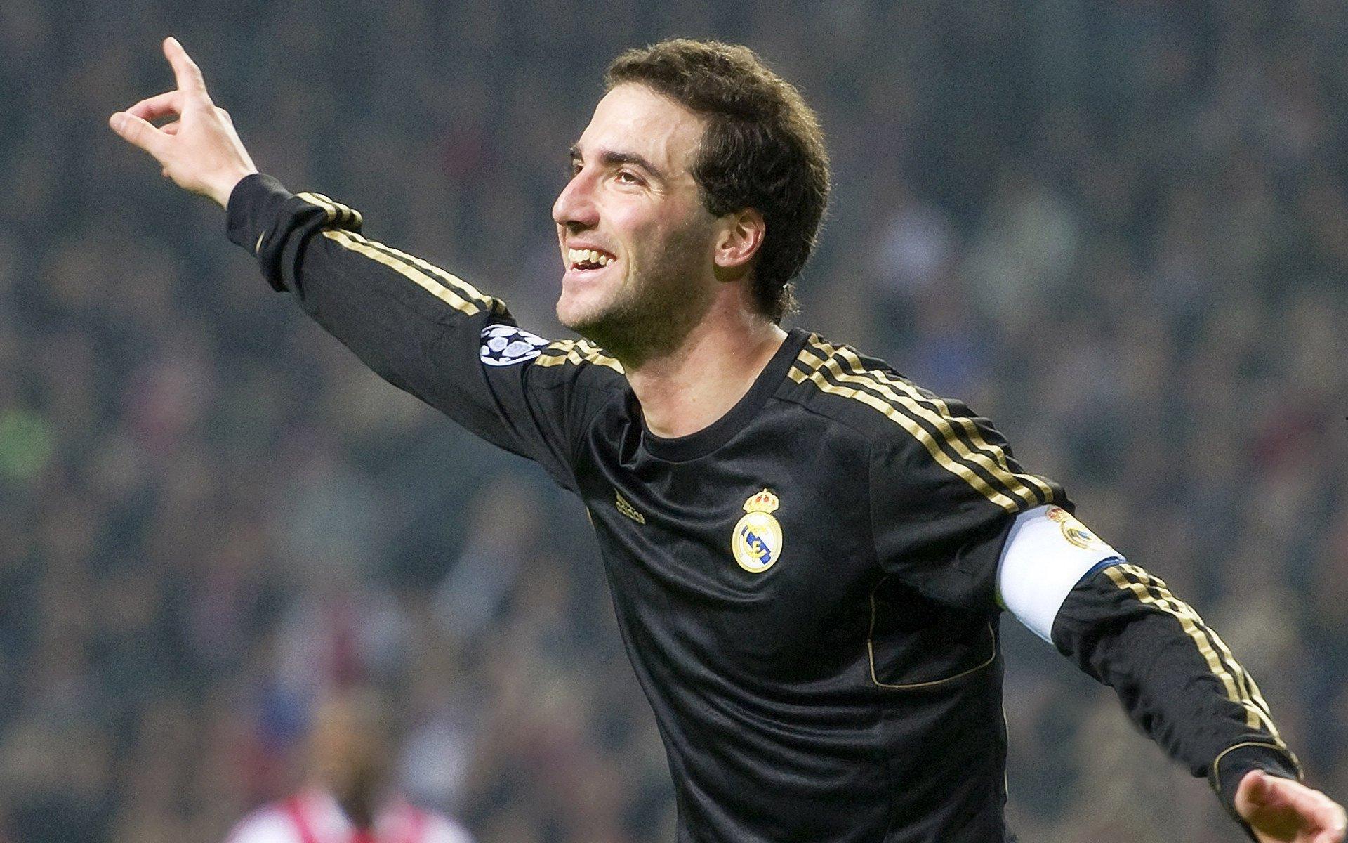 中超焦点战,费莱尼头槌李源一传射,泰山主场3比0完胜国安